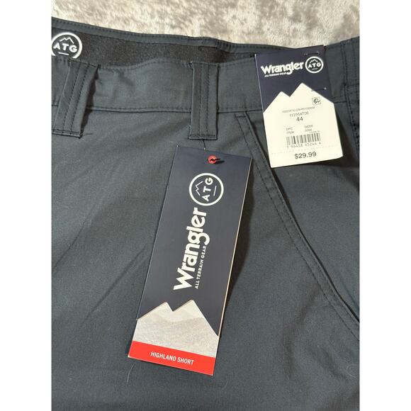 NWT Wrangler ATG All Terrain Gear Performance Shorts Mens Dark Grey Size 44‎ - Picture 3 of 10